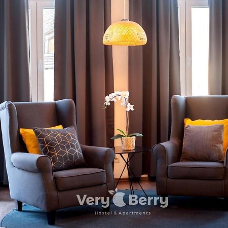 Very Berry - Garbary 27 - Apartament Z Balkonem, Old City, Check In 24H Apartment Poznan Luaran gambar