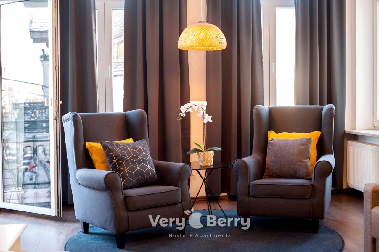 Very Berry - Garbary 27 - Apartament Z Balkonem, Old City, Check In 24H Apartment Poznan Luaran gambar