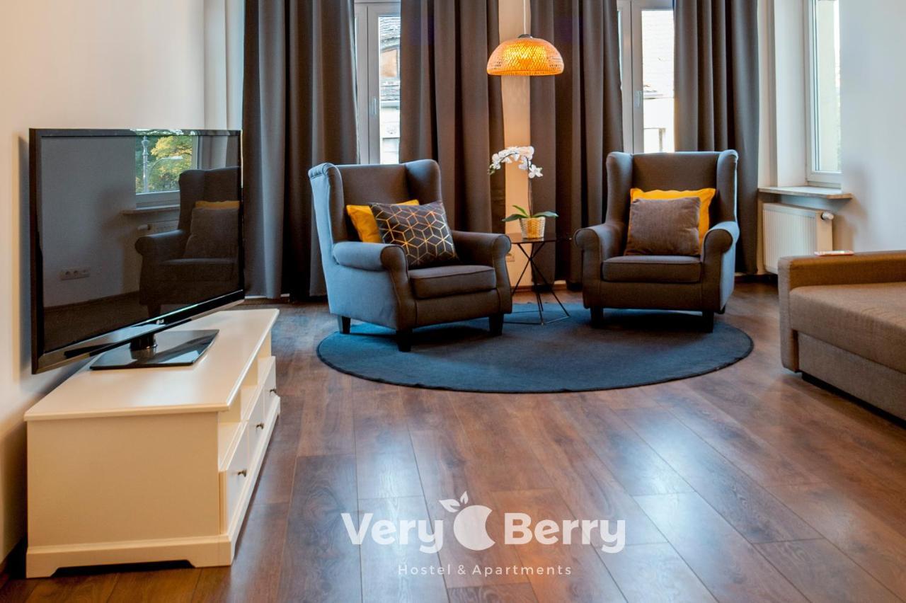 Very Berry - Garbary 27 - Apartament Z Balkonem, Old City, Check In 24H Apartment Poznan Luaran gambar