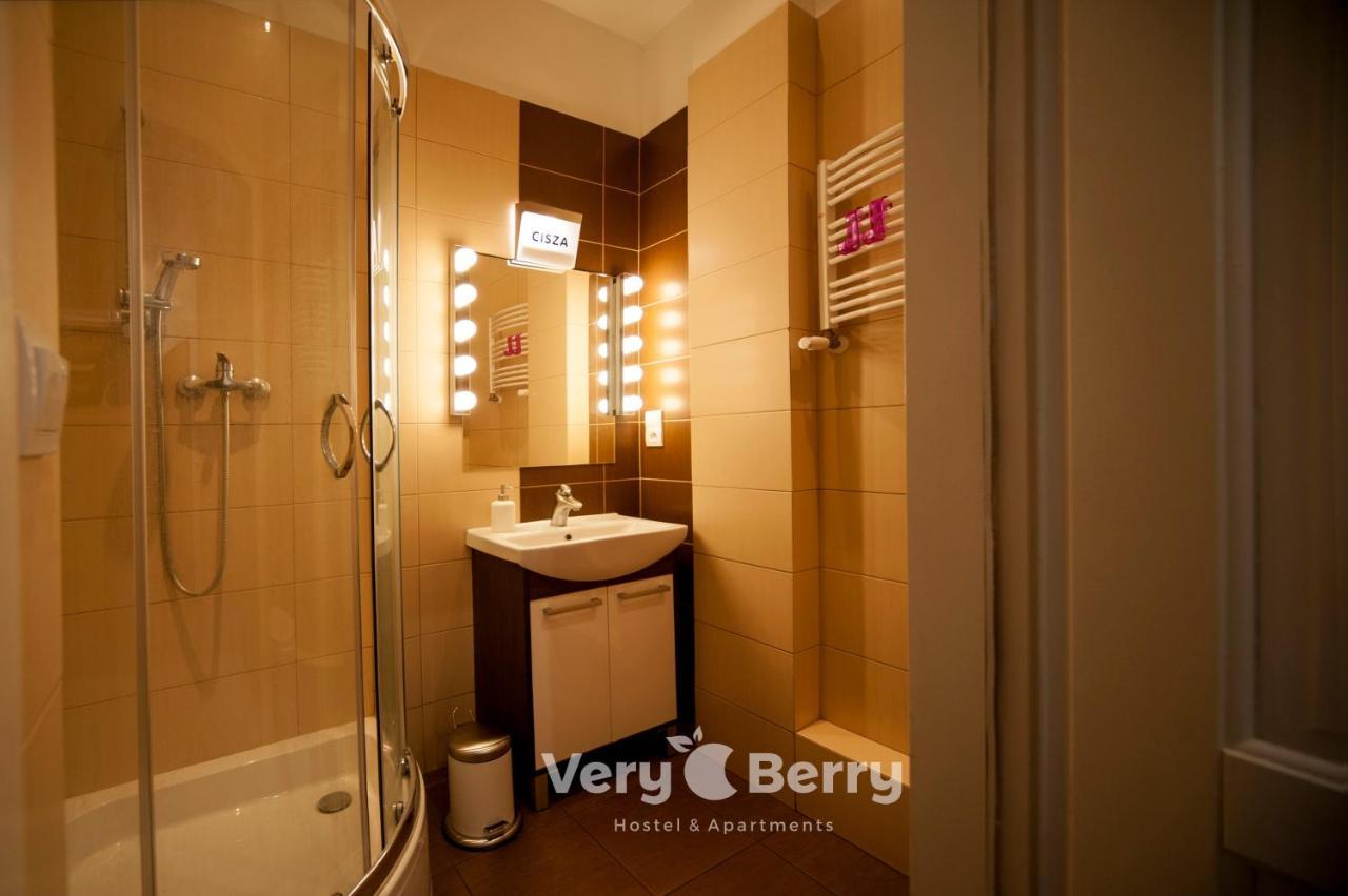 Very Berry - Garbary 27 - Apartament Z Balkonem, Old City, Check In 24H Apartment Poznan Luaran gambar