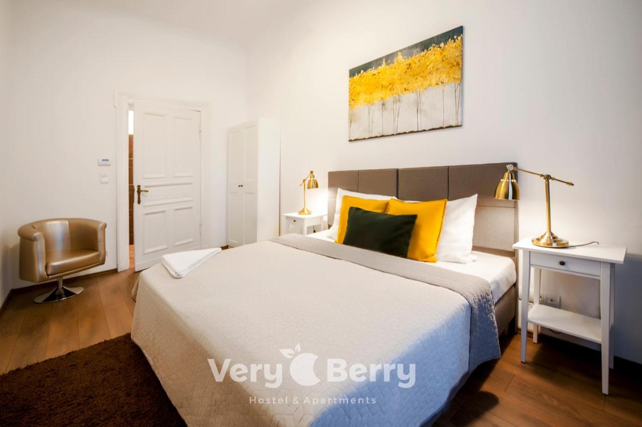 Very Berry - Garbary 27 - Apartament Z Balkonem, Old City, Check In 24H Apartment Poznan Luaran gambar