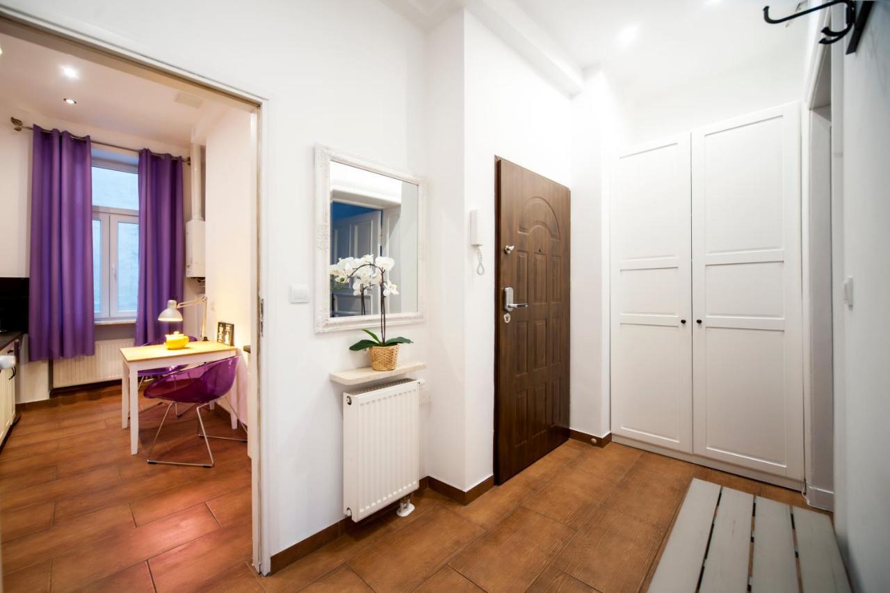 Very Berry - Garbary 27 - Apartament Z Balkonem, Old City, Check In 24H Apartment Poznan Luaran gambar